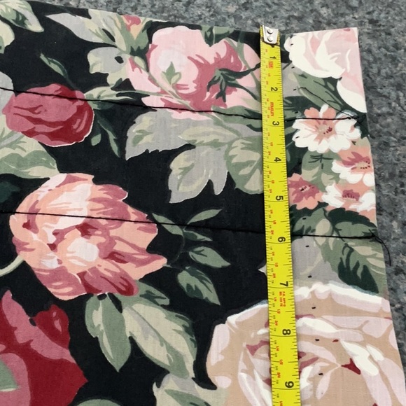 Croscill set of 2 window valances. Roses on black. - Picture 3 of 7